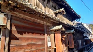 瀬戸内海の商家建築を代表する建物は国の重要文化財に指定されています