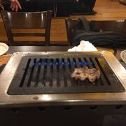 オープンしたばかりの焼肉店