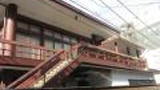 ひっそりとしています