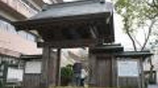 学校の敷地の中に・・・