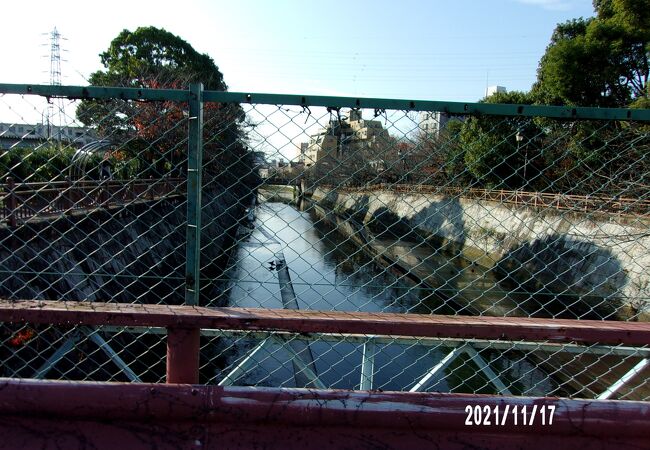 海老川沿いに造られています。