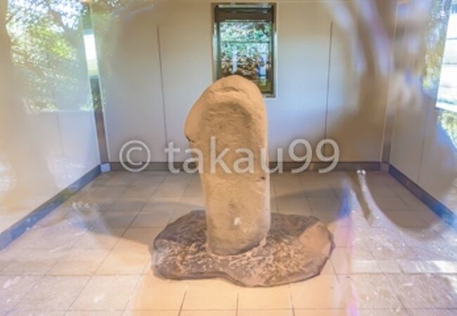 上野三碑の一つで国指定の特別史跡です。