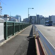 上野駅が見える橋です