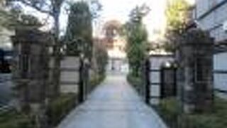 モダンな本堂です