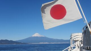 富士山を見るなら、清水港クルーズに比べて料金高いが、ダイナミックな富士を満喫できる