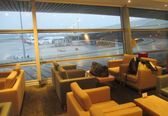 クアラルンプール国際空港 キャセイパシフィック ファースト ビジネスクラス ラウンジ クチコミ アクセス 営業時間 クアラルンプール フォートラベル