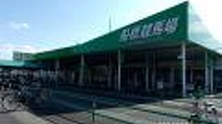 大型ショッピングモールの中にあります。