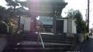 境内には江戸時代の大砲の台座があったのです。