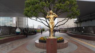 駅前広場を兼ねた歩行者専用橋