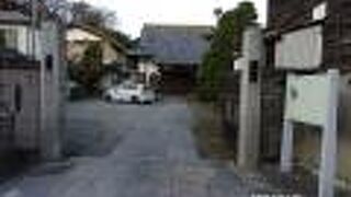 手児奈が水を汲んだといわれる井戸が残っています。