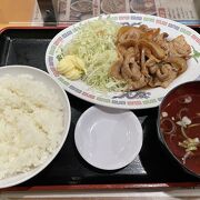 定食は餃子３個付いて８８０円でお得(^^)
