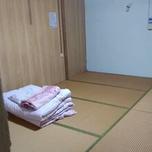 10畳くらいのお部屋でした　シーツも気持ちよかったです