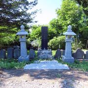 明治から昭和にかけて盛岡出身の有志の手によりまとめられた藩士たちの墓地