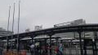 巨大なバスターミナル