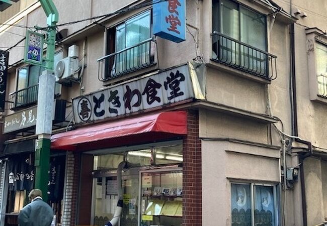 町の定食屋さんです。毎日いけます。