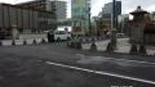 この橋の下は山手線がはしっています。