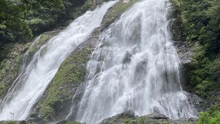 屋久島最大規模の滝