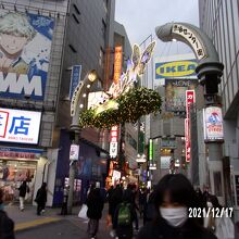 渋谷のスクランブル交差点からの入り口です。
