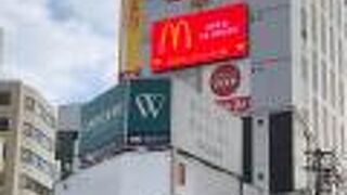 JR元町駅から大丸へとつながる商店街。