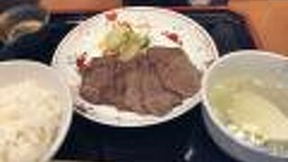 カウンター中心のお店