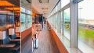 国内線のラウンジには食事は用意されていません