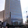 横浜駅やその他の交通機関にすぐにアクセスできる快適なシティホテル