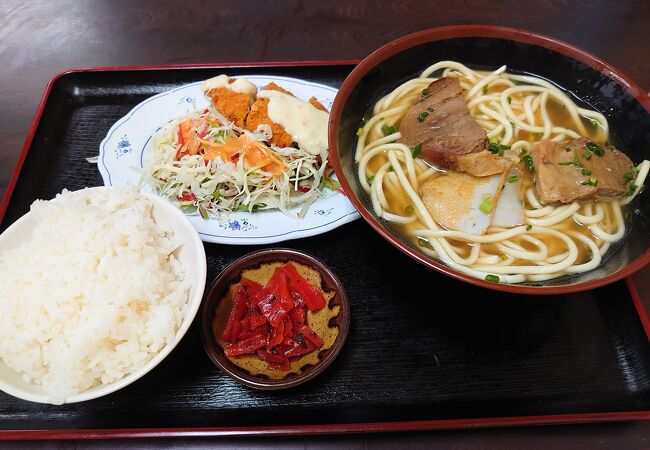 地元の方御用達の定食屋さん