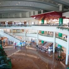 ３階から眺めたウエルカムホール