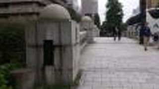 中央市場通りが首都高速道路を渡る橋