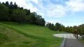 トラピスチヌ修道院の脇に