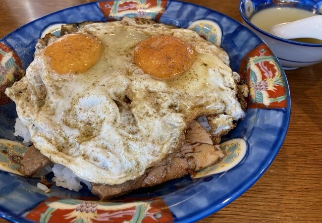 焼豚玉子飯と言えばここ！焼豚と玉子！そして決めては甘いたれ