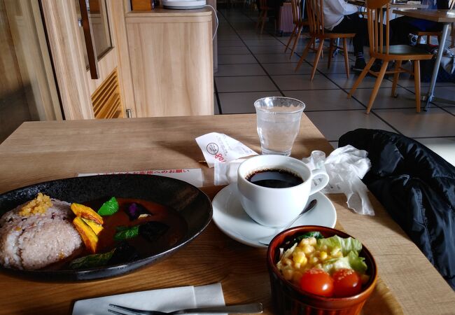 エキナカで気兼ねなく食事できるカフェ。