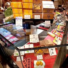 鶴屋吉信 日本橋三越本店