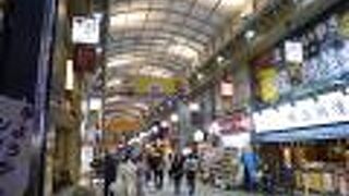 380メートルにも及ぶアーケード商店街