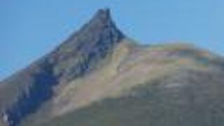 秀麗。角度によっての姿の変わり方がすごい。