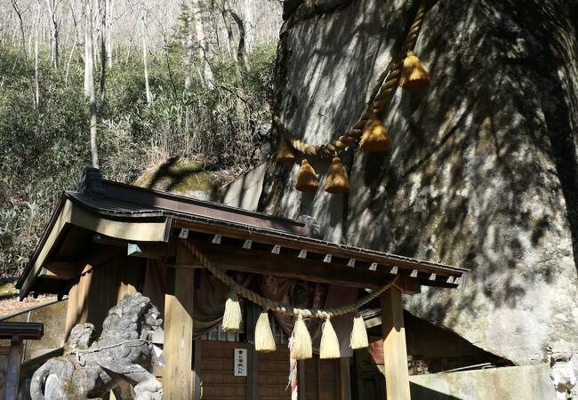 石割神社