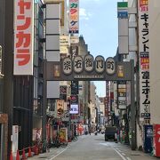 道頓堀川の北岸に