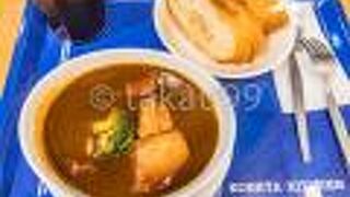 ミニスーパーなどもあってとっても便利です。