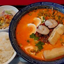 シンガポール担々麺