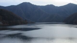 九頭竜湖はダム湖としては国内6番目の貯水量を誇ります