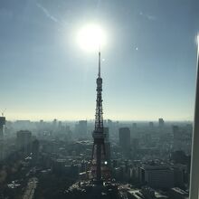 席によっては東京タワーが見れます