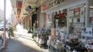 食器類や料理道具を売る店だけではありません