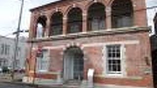 石炭商の事務所として建てられてそうです。