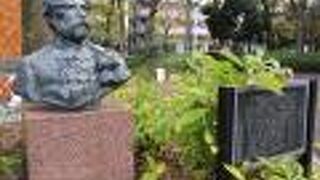 子供達は像には全く関心がない様子