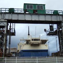 船尾には可動橋も保存されています