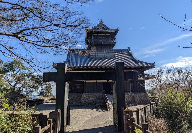 鉄筋コンクリートではなく木造で再建された