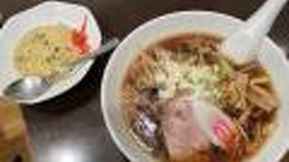 塩ラーメンも1日10食とんこつ醤油ラーメンも美味しい！チャーハン付でお腹いっぱい♪