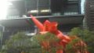 レストランも入るビル