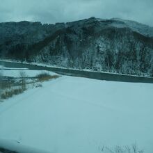 雪の最上川