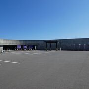 垣ノ島遺跡と資料館が併設。